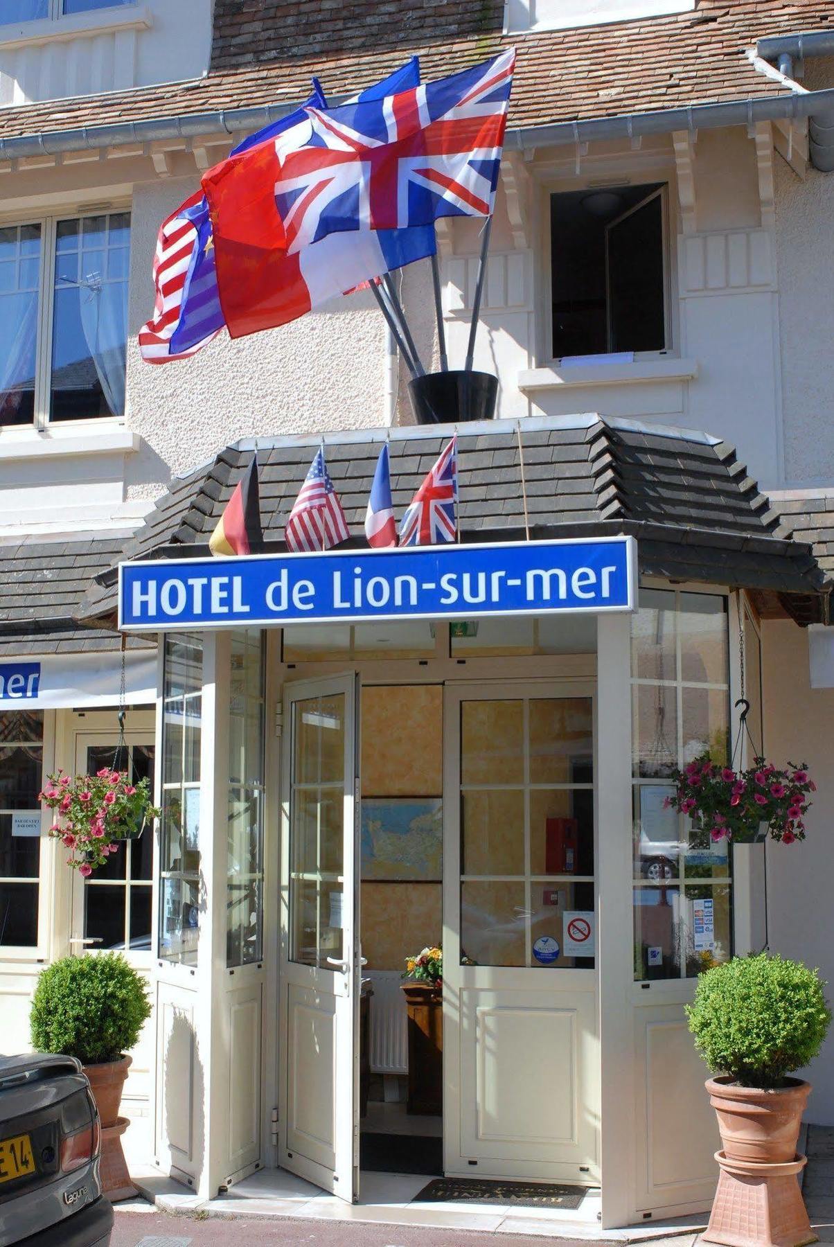 Hotel De Lion Sur Mer מראה חיצוני תמונה