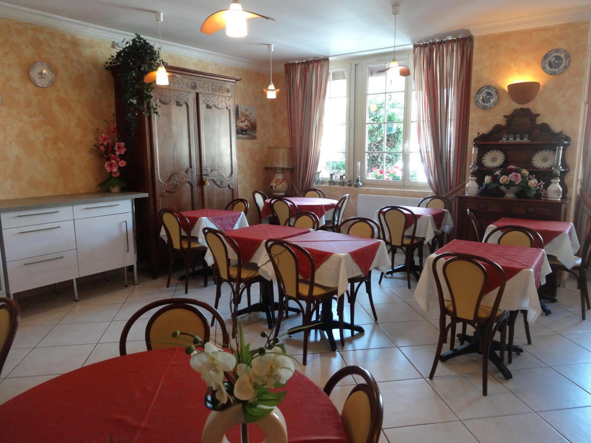 Hotel De Lion Sur Mer מראה חיצוני תמונה